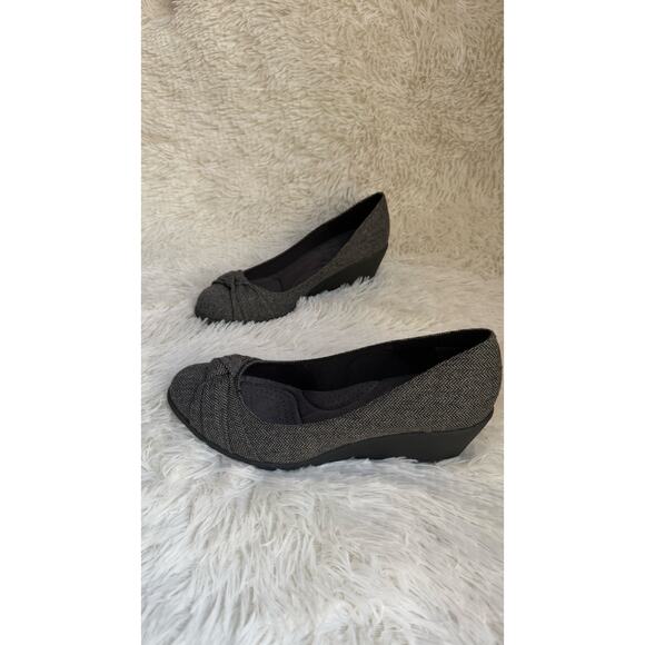 Dexflex Comfort Women Black & White Fabric Wedge Heel Cushion Comfort Pumps 11M - Picture 3 of 7